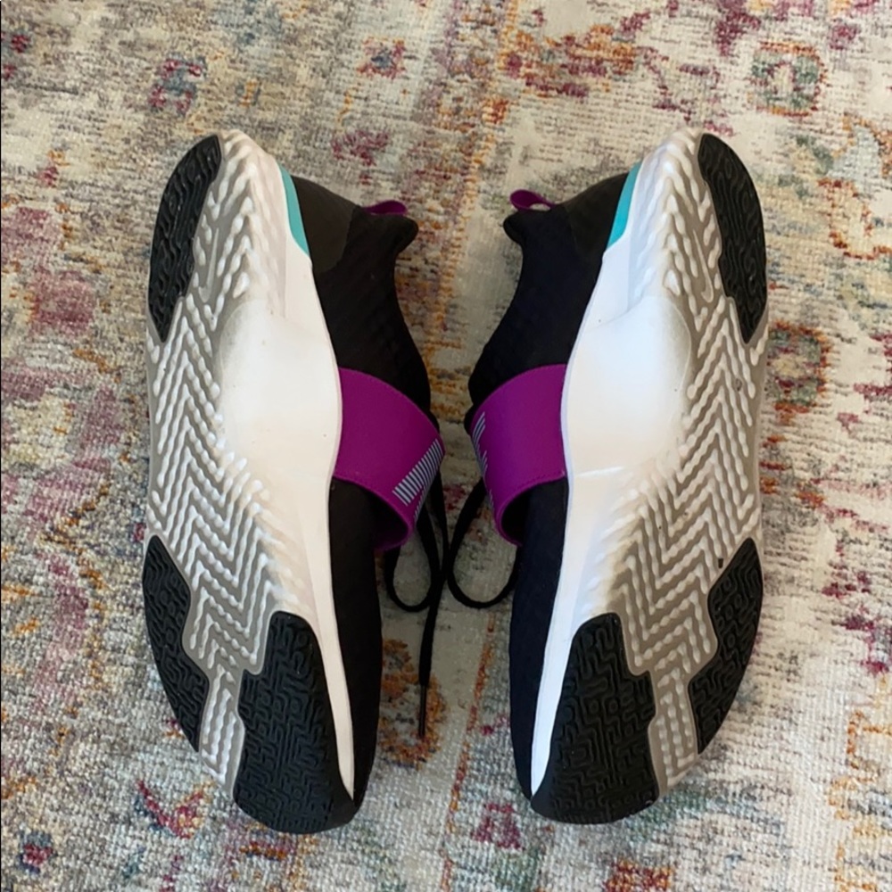 Nikes - Picture 4 of 4